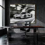 Obraz na płótnie Ferrari LaFerrari – czarno-biała dynamiczna scena supersamochodu jadącego przez tunel, sztuka do biura lub wnętrza pasjonata motoryzacji.