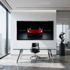 Obraz na płótnie No Risk No Rari z czerwonym Ferrari SF90 widzianym od przodu, na czarnym tle, z napisem „No Risk No Rari”, symbol odwagi, ambicji i luksusowej motoryzacji.