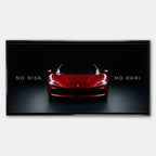 Obraz na płótnie No Risk No Rari z czerwonym Ferrari SF90 widzianym od przodu, na czarnym tle, z napisem „No Risk No Rari”, symbol odwagi, ambicji i luksusowej motoryzacji.