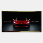 Obraz na płótnie No Risk No Rari z czerwonym Ferrari SF90 widzianym od przodu, na czarnym tle, z napisem „No Risk No Rari”, symbol odwagi, ambicji i luksusowej motoryzacji.