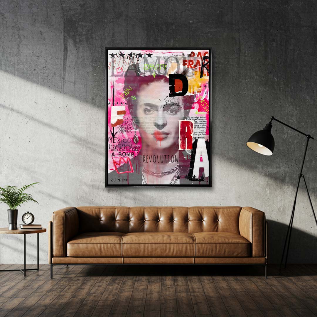 Obraz na płótnie z portretem Fridy Kahlo w stylu nowoczesnego kolażu pop-art z napisami Revolution i Mexico, oryginalny wydruk galeryjny.