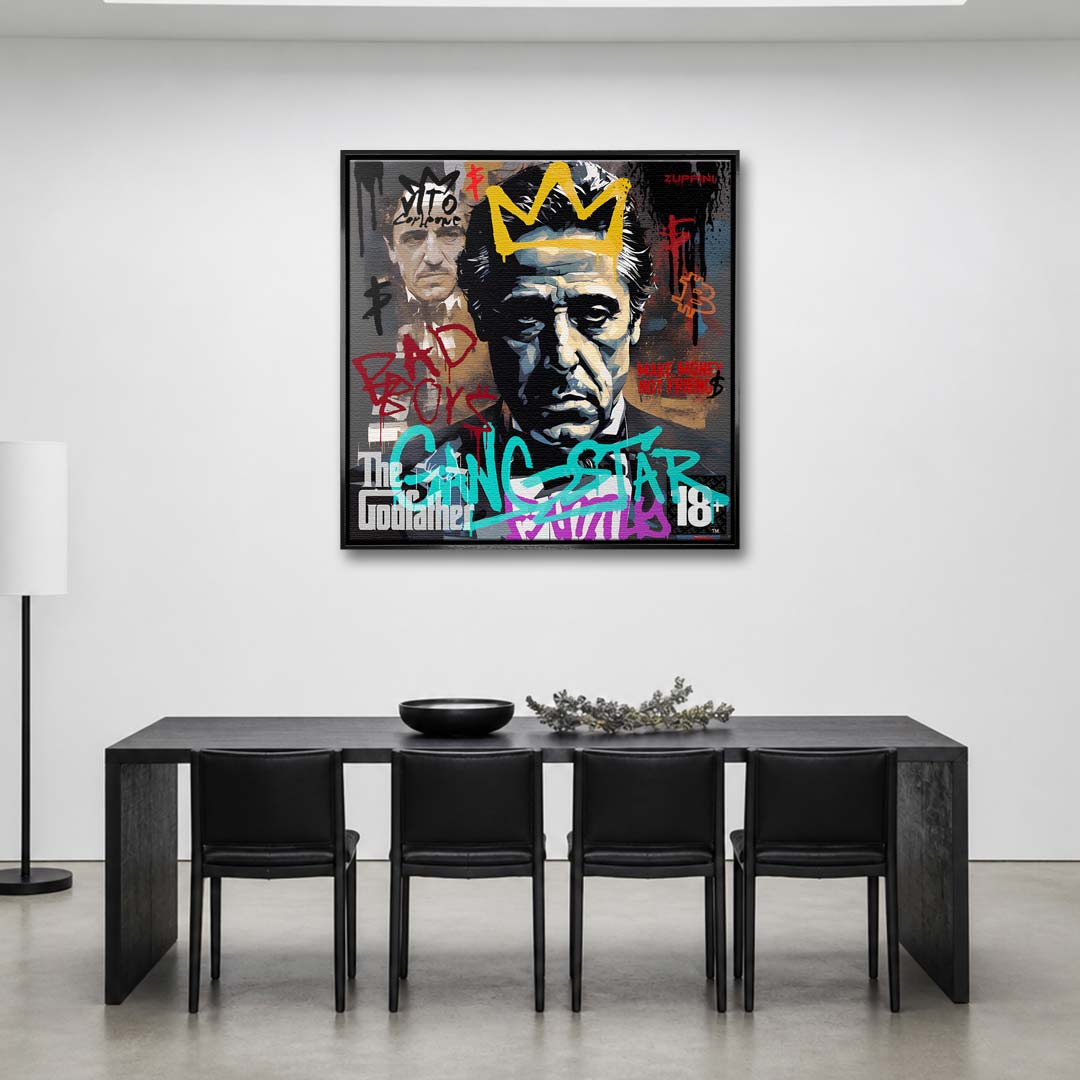 Nowoczesny obraz na płótnie przedstawiający Michaela Corleone w złotej koronie z elementami graffiti, napisem Bad Boys i logo Ojca Chrzestnego. Wydruk pop-art.