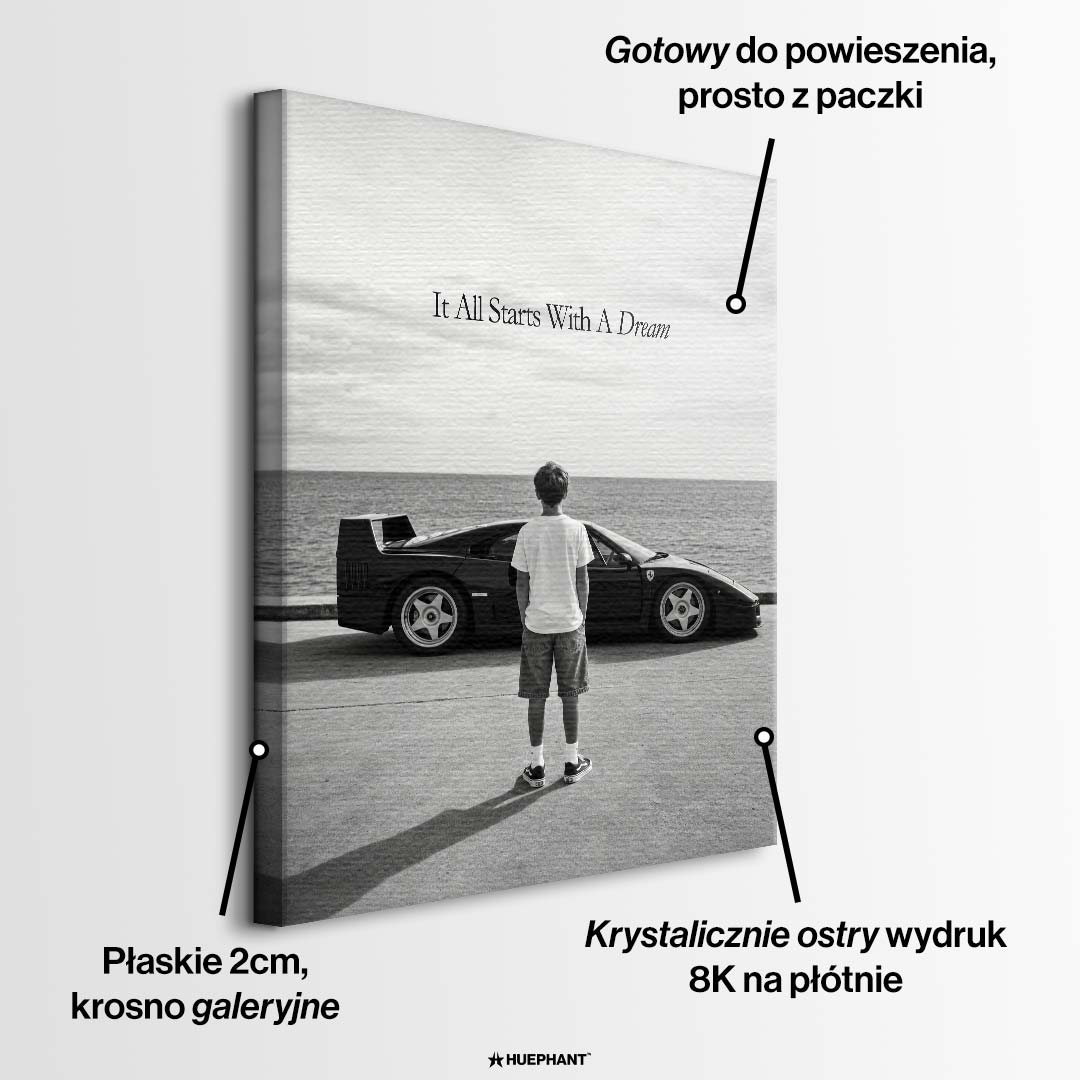 Czarno-biały obraz na płótnie przedstawiający chłopca patrzącego na sportowe auto i morze. Wydruk galeryjny z motywacyjnym napisem It All Starts With A Dream.