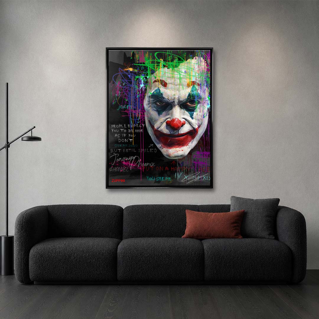 Kolorowy obraz na płótnie Joker See Me. Nowoczesny wydruk galeryjny pop art z portretem Joaquina Phoenixa, zachlapaniami farby i angielskimi cytatami.