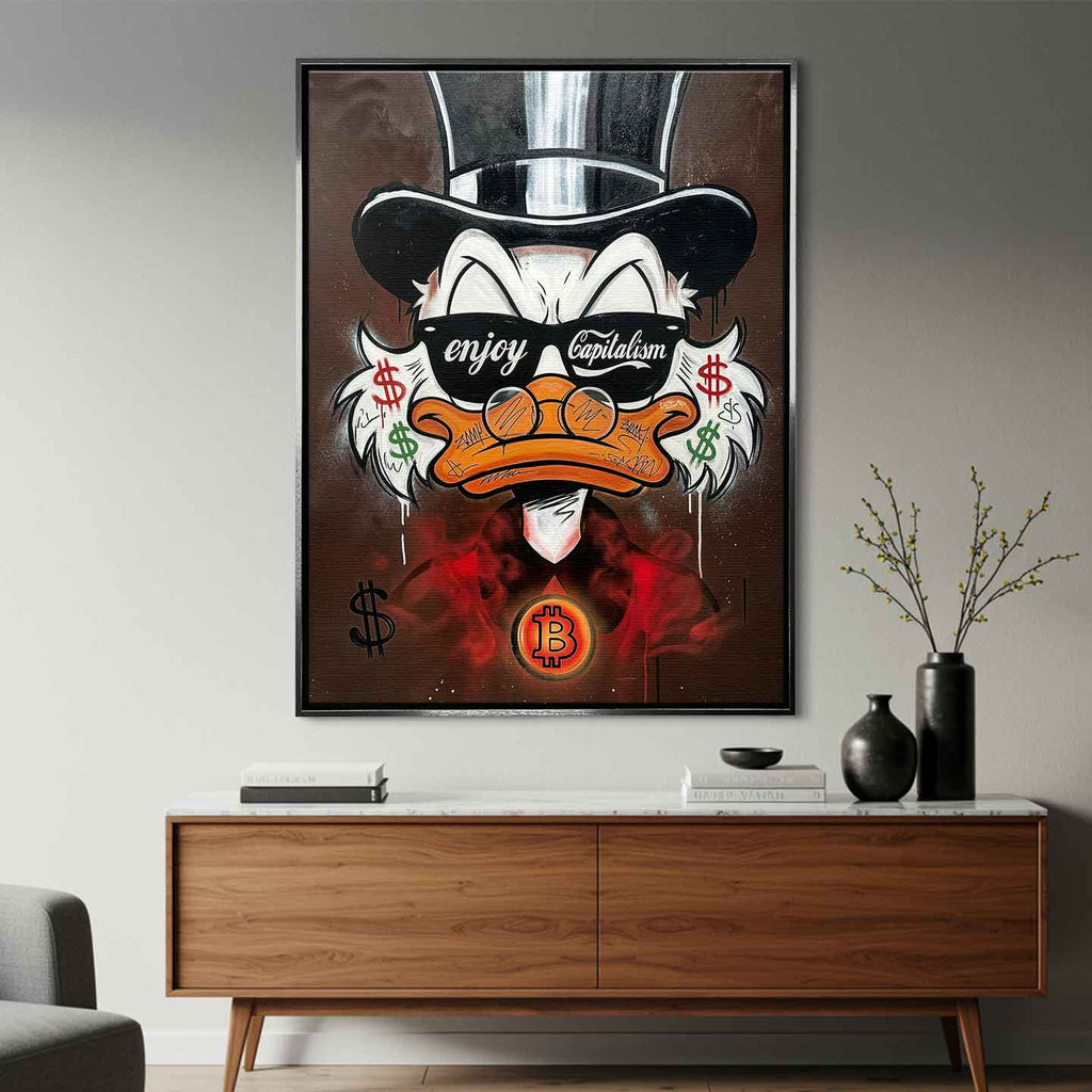 Obraz na płótnie pop art z kaczą postacią w cylindrze, okularami, symbolami dolara i Bitcoina, nowoczesna sztuka finansowa.