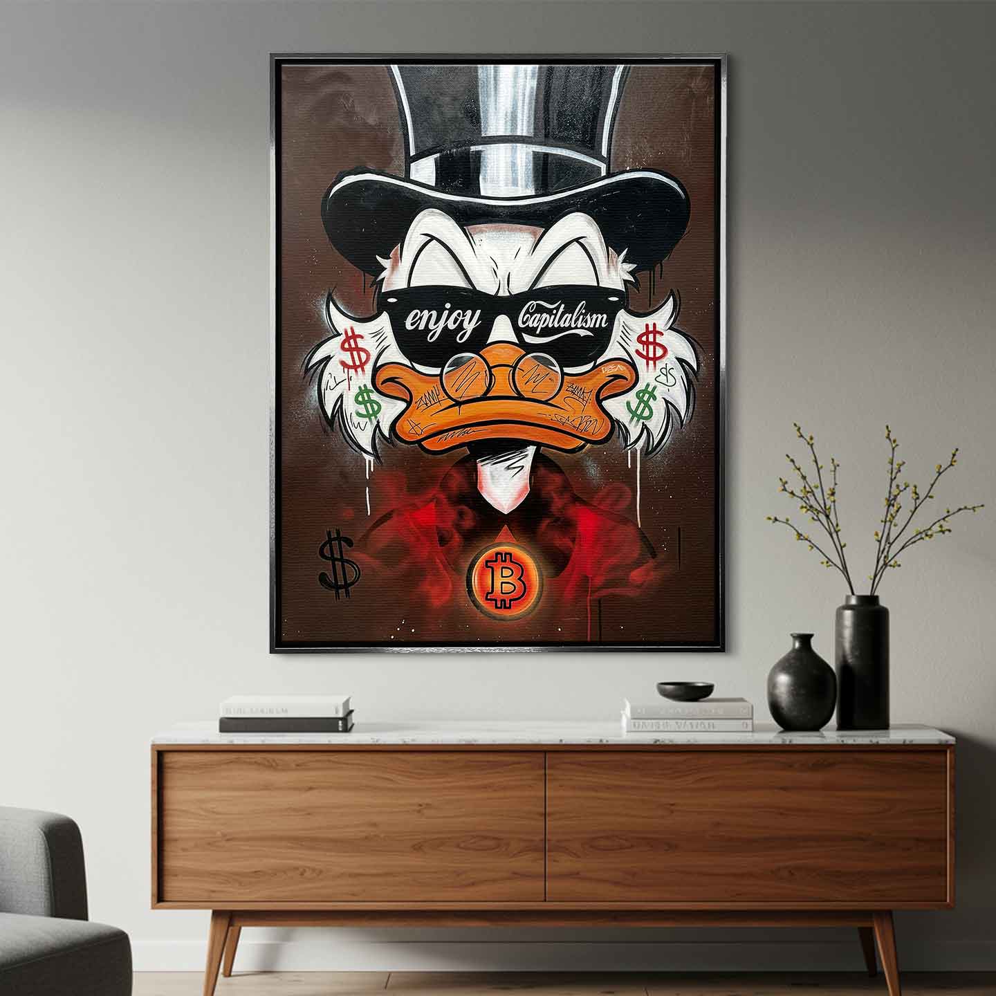 Obraz na płótnie pop art z kaczą postacią w cylindrze, okularami, symbolami dolara i Bitcoina, nowoczesna sztuka finansowa.