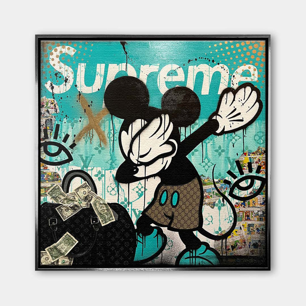 Obraz na płótnie pop art przedstawiający postać myszki robiącą dab obok luksusowej torby z pieniędzmi, wydruk galeryjny, sztuka nowoczesna.
