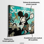 Obraz na płótnie pop art przedstawiający postać myszki robiącą dab obok luksusowej torby z pieniędzmi, wydruk galeryjny, sztuka nowoczesna.