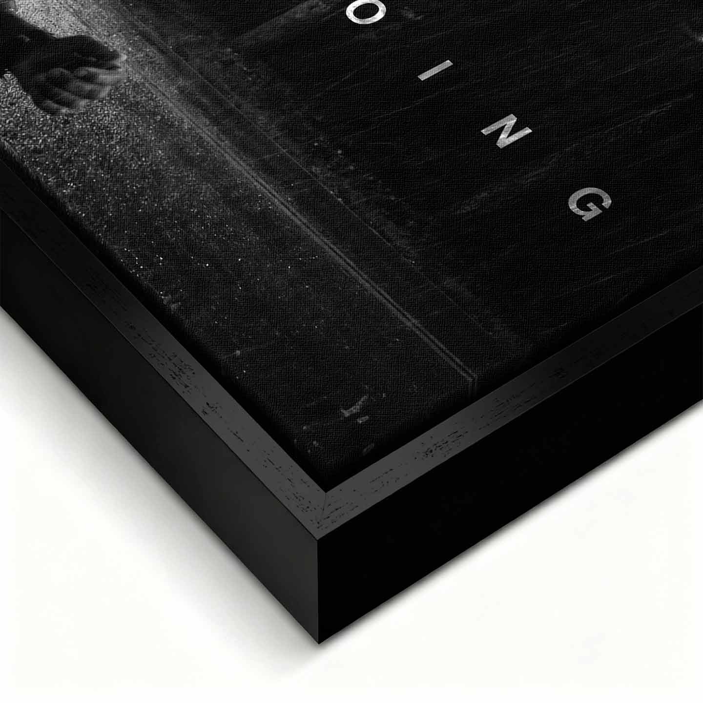 obraz na płótnie david goggins keep going motywacyjny czarno bialy bieg w deszczu