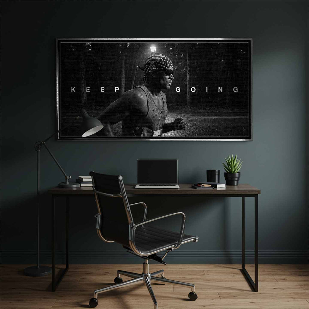 obraz na płótnie david goggins keep going motywacyjny czarno bialy bieg w deszczu