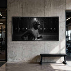 obraz na płótnie david goggins keep going motywacyjny czarno bialy bieg w deszczu