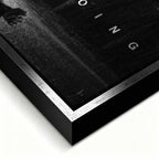 obraz na płótnie david goggins keep going motywacyjny czarno bialy bieg w deszczu