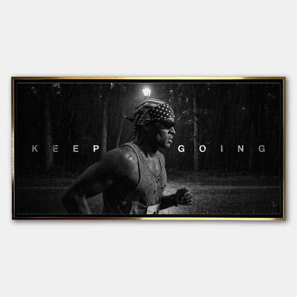 obraz na płótnie david goggins keep going motywacyjny czarno bialy bieg w deszczu