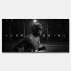 obraz na płótnie david goggins keep going motywacyjny czarno bialy bieg w deszczu
