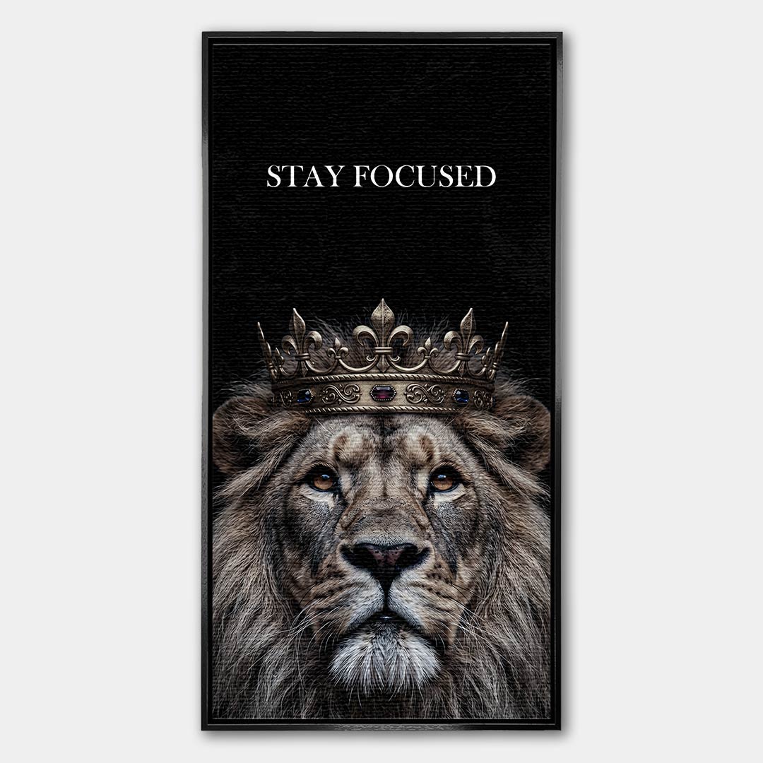 Obraz na płótnie Lew Lion Stay Focused, wydruk galeryjny przedstawiający lwa w koronie na czarnym tle, sztuka nowoczesna, motywacja i luksus.