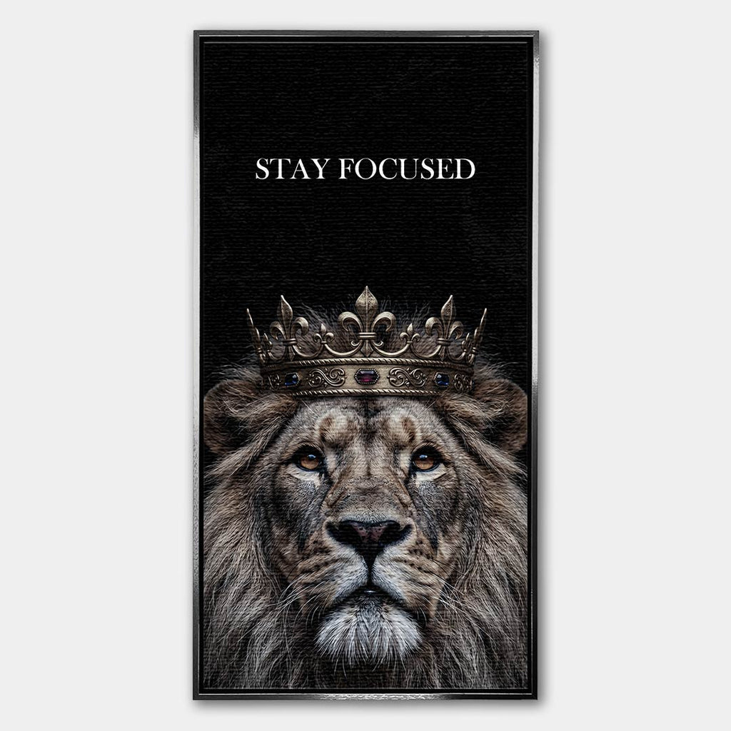 Obraz na płótnie Lew Lion Stay Focused, wydruk galeryjny przedstawiający lwa w koronie na czarnym tle, sztuka nowoczesna, motywacja i luksus.