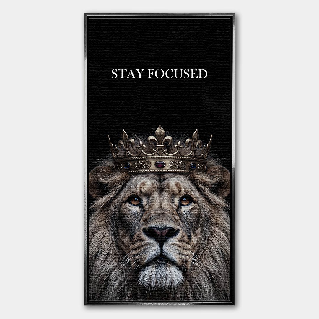 Obraz na płótnie Lew Lion Stay Focused, wydruk galeryjny przedstawiający lwa w koronie na czarnym tle, sztuka nowoczesna, motywacja i luksus.