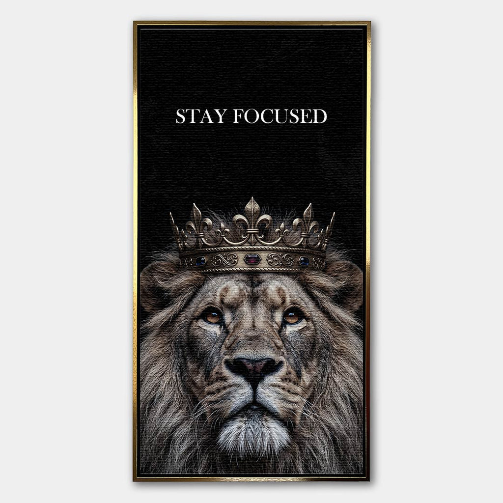 Obraz na płótnie Lew Lion Stay Focused, wydruk galeryjny przedstawiający lwa w koronie na czarnym tle, sztuka nowoczesna, motywacja i luksus.