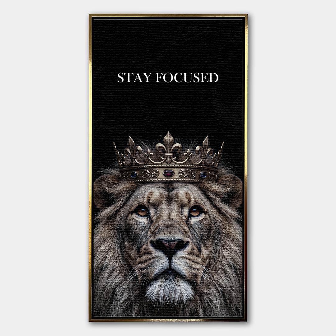 Obraz na płótnie Lew Lion Stay Focused, wydruk galeryjny przedstawiający lwa w koronie na czarnym tle, sztuka nowoczesna, motywacja i luksus.