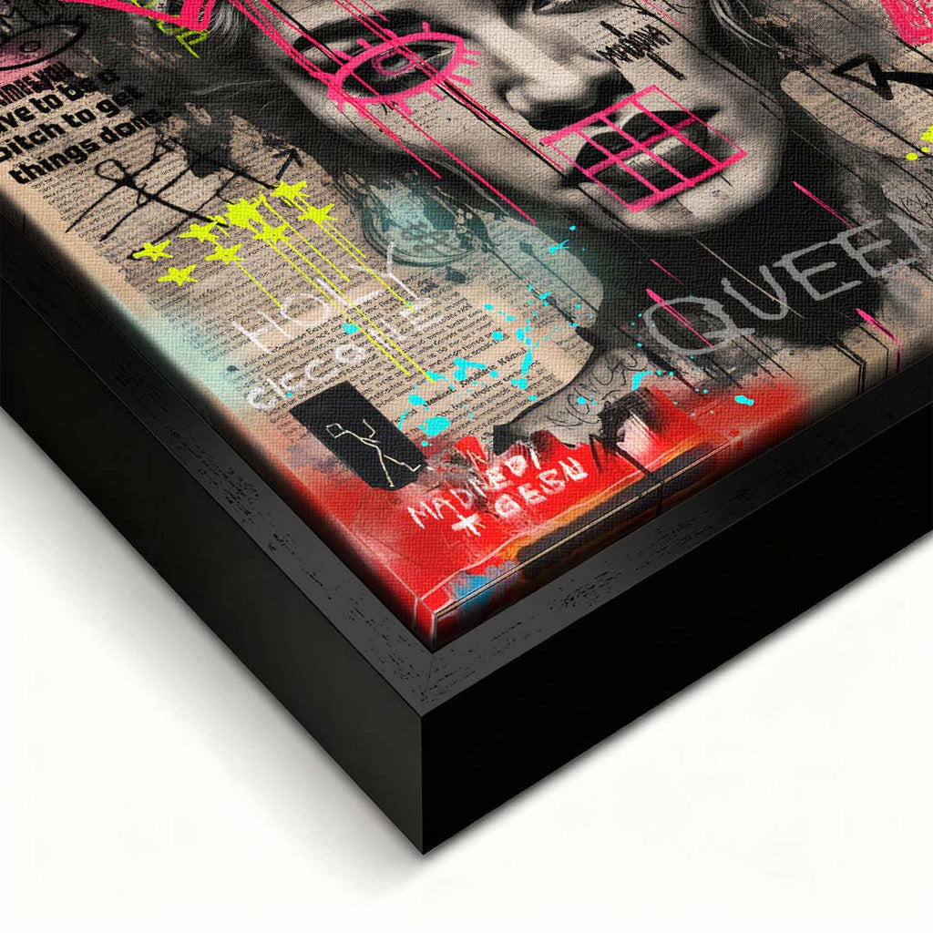 Obraz na płótnie z portretem Madonny w koronie w stylu street art z różowymi i żółtymi napisami graffiti. Nowoczesny wydruk galeryjny pop-art Huephant.