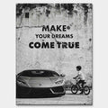 Obraz motywacyjny na płótnie „Make Your Dreams Come True” – czarno-biała scena z Lamborghini i chłopcem na rowerze, z napisem motywacyjnym.