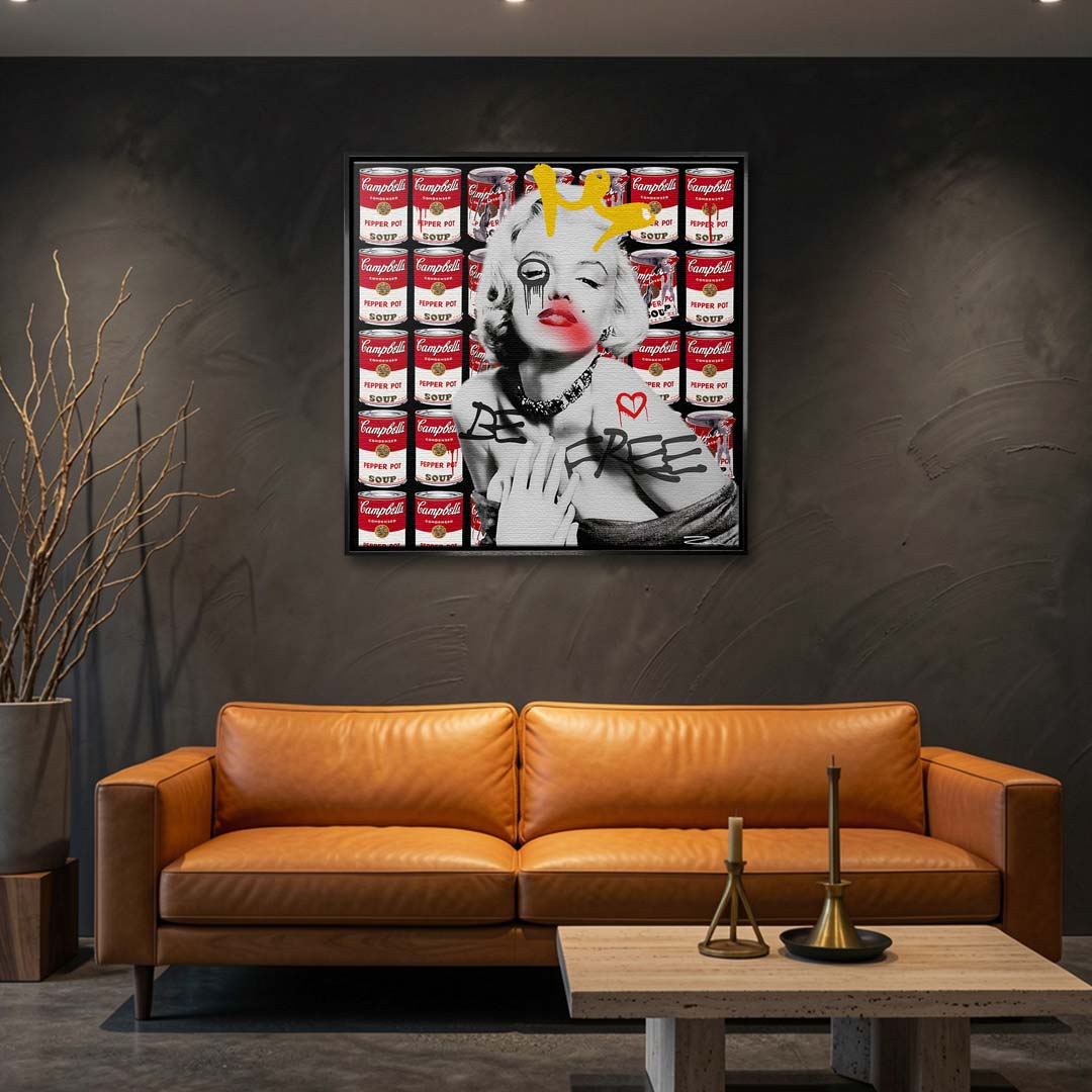 Obraz na płótnie przedstawiający Marilyn Monroe na tle puszek zupy Campbell's w stylu graffiti z napisem Be Free. Nowoczesny wydruk galeryjny pop-art.