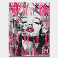 Obraz na płótnie przedstawiający Marilyn Monroe w stylu pop-art z różowym logo Vogue i napisami graffiti. Nowoczesny wydruk galeryjny.