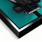 obraz na płótnie f1 mercedes amg petronas bolid z lotu ptaka turkus czarny motorsport