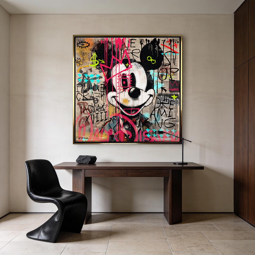 Obraz na płótnie Mickey w stylu pop-art i street-art z różową koroną. Nowoczesny wydruk galeryjny i limitowana sztuka motywacyjna do biura lub salonu.