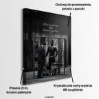 Czarno-biały obraz na płótnie przedstawiający zamaskowanego bohatera w zbroi i mężczyznę w garniturze z motywacyjnym napisem, wydruk galeryjny do biura.