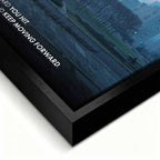 Motywacyjny obraz na płótnie z Rocky Balboa stojącym na schodach z uniesionymi rękami, symbol wytrwałości, siły charakteru i determinacji w drodze do sukcesu.