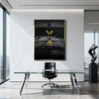 Motywacyjny obraz na płótnie przedstawiający złoty emblemat Rolls-Royce Spirit of Ecstasy z napisem „NO RISK NO STORY” – symbol odwagi, luksusu i sukcesu.