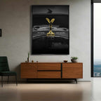 Motywacyjny obraz na płótnie przedstawiający złoty emblemat Rolls-Royce Spirit of Ecstasy z napisem „NO RISK NO STORY” – symbol odwagi, luksusu i sukcesu.