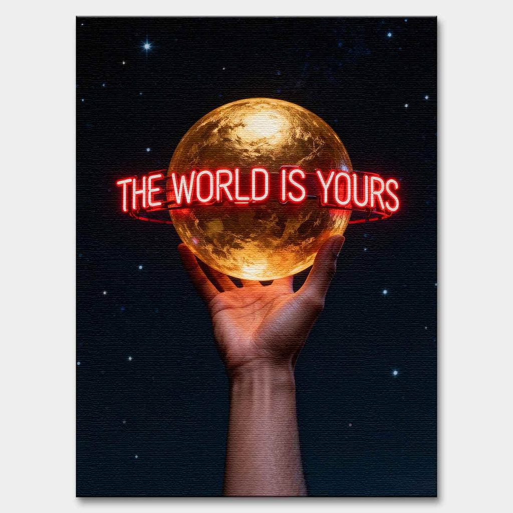 Motywacyjny obraz na płótnie The World Is Yours – ręka trzymająca złoty glob z neonowym napisem, symbol ambicji i wiary w siebie.