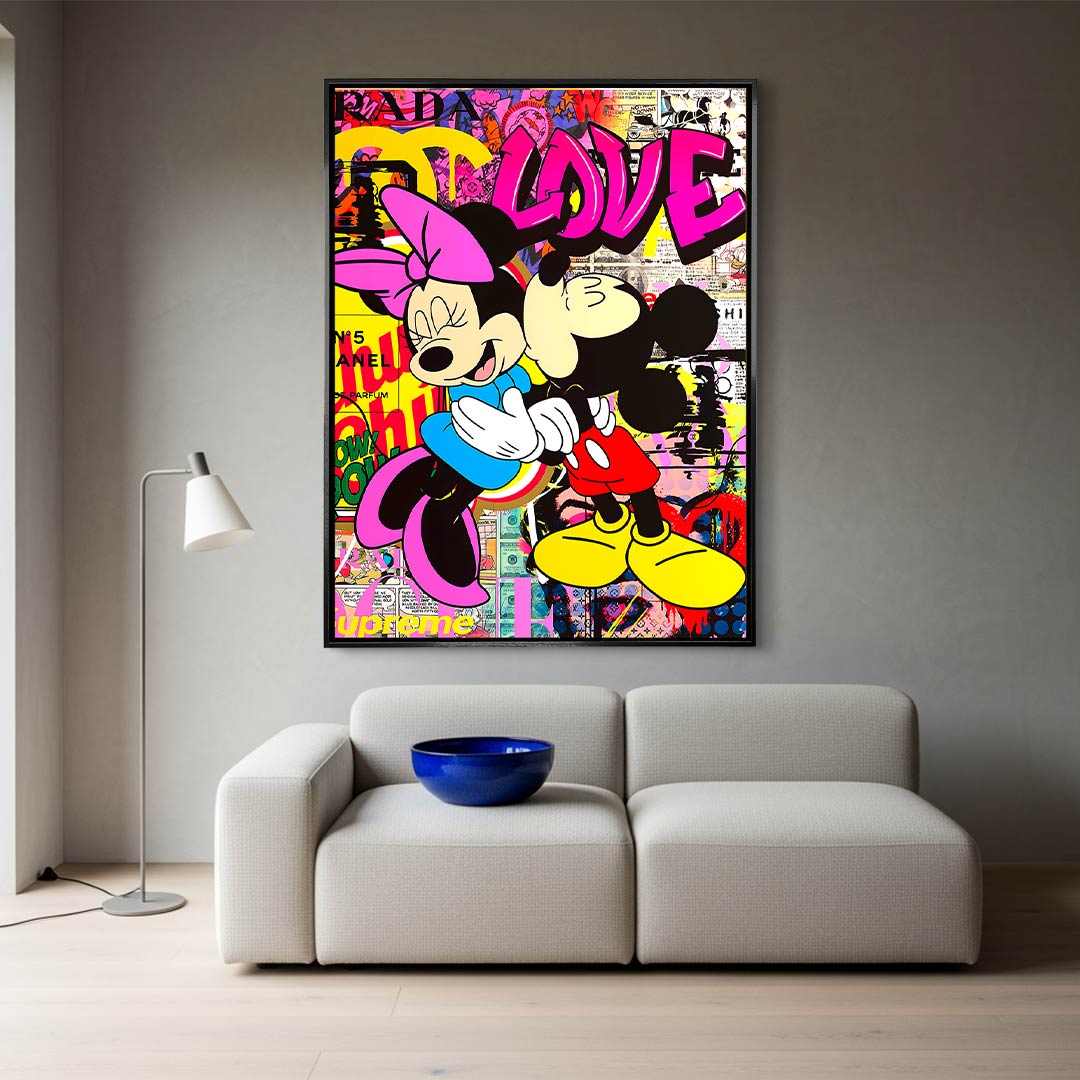 Obraz na płótnie Mouse Love – stylizowana para myszek, różowy napis LOVE i kolorowy kolaż pop art, nowoczesny wydruk galeryjny.