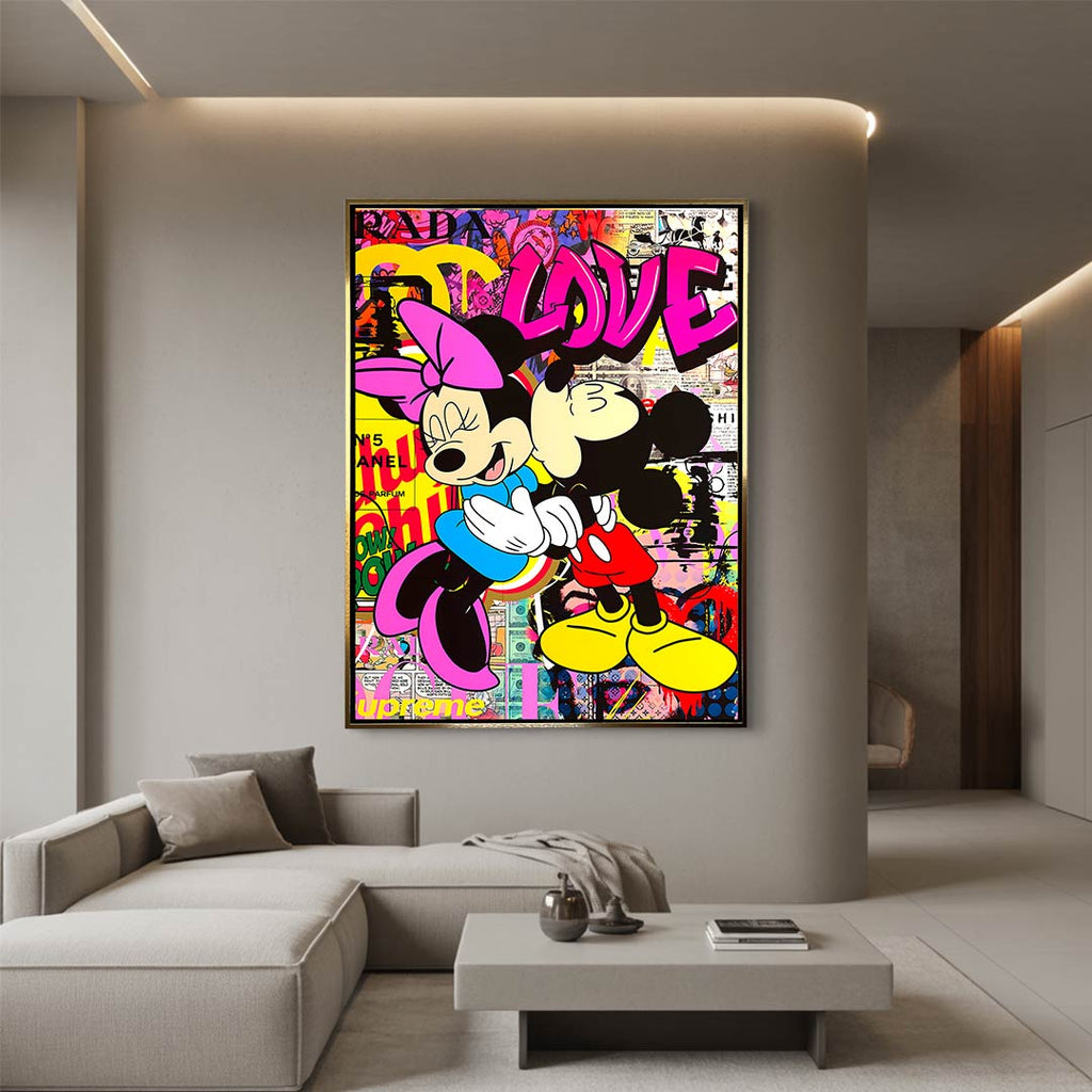 Obraz na płótnie Mouse Love – stylizowana para myszek, różowy napis LOVE i kolorowy kolaż pop art, nowoczesny wydruk galeryjny.