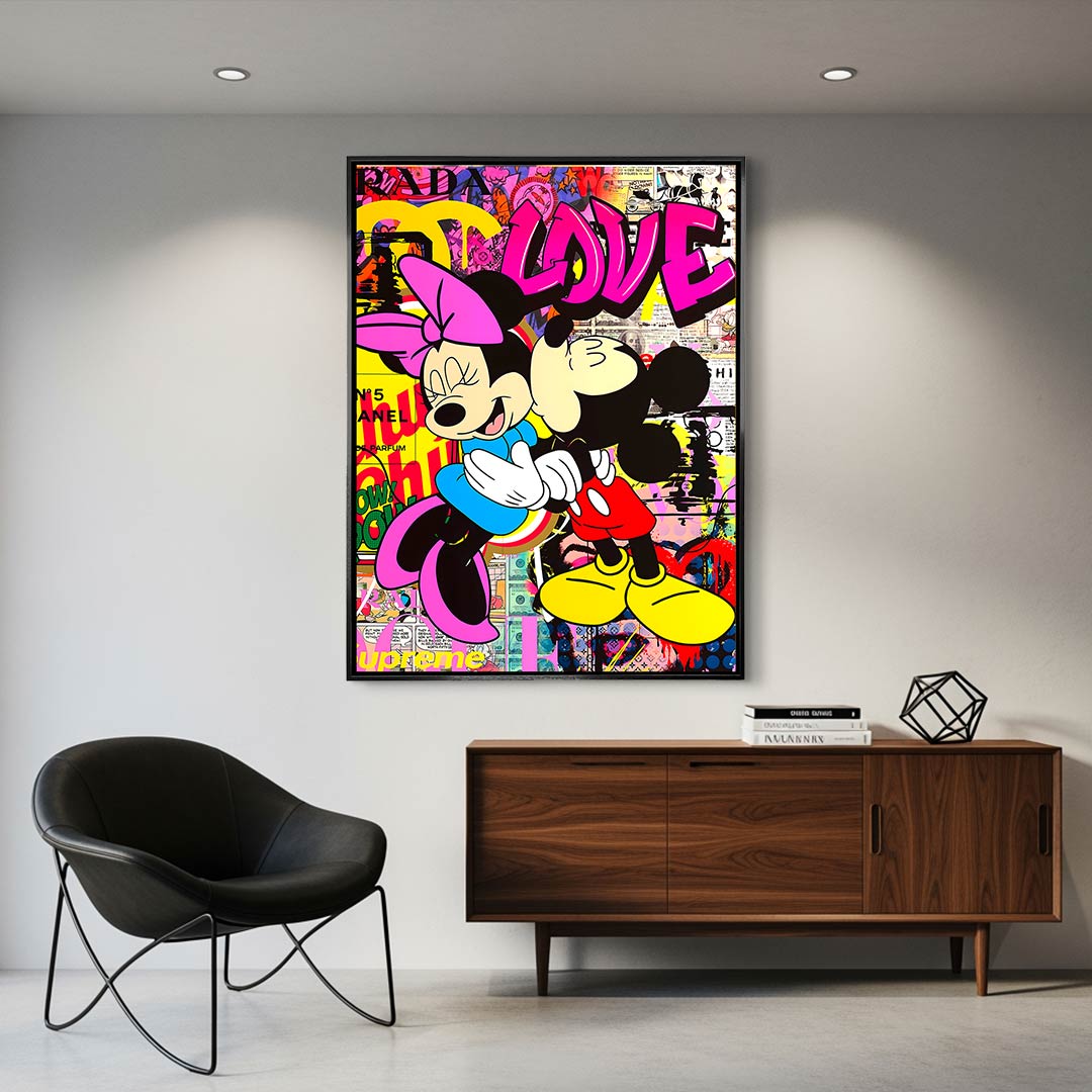Obraz na płótnie Mouse Love – stylizowana para myszek, różowy napis LOVE i kolorowy kolaż pop art, nowoczesny wydruk galeryjny.