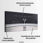 Wydruk galeryjny na płótnie przedstawiający maskę luksusowego samochodu ze srebrną figurką i napisem No Risk No Rolls.