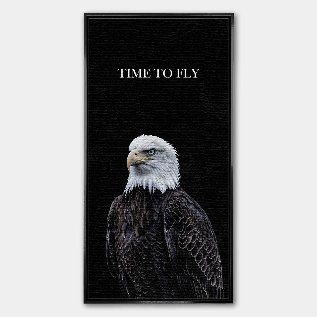 Obraz na płótnie przedstawiający dumnego orła na czarnym tle z napisem Time To Fly, sztuka nowoczesna, wydruk galeryjny w wysokiej rozdzielczości.