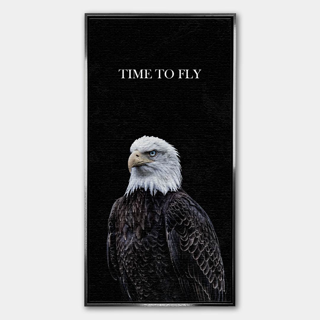 Obraz na płótnie przedstawiający dumnego orła na czarnym tle z napisem Time To Fly, sztuka nowoczesna, wydruk galeryjny w wysokiej rozdzielczości.