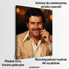 Obraz na płótnie „Pablo Portrait” – portret Pablo Escobara w beżowej marynarce z papierosem, symbol siły i odwagi.