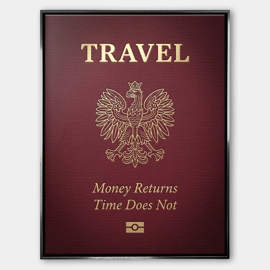 Nowoczesny obraz na płótnie przedstawiający bordową okładkę paszportu ze złotym godłem Polski, napisem Travel oraz cytatem o uciekającym czasie.