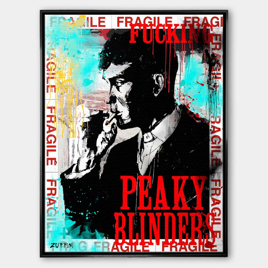 Nowoczesny obraz na płótnie Tommy Shelby z Peaky Blinders. Wydruk galeryjny pop art z czerwonymi napisami Fragile, turkusowym tłem i motywem graffiti.