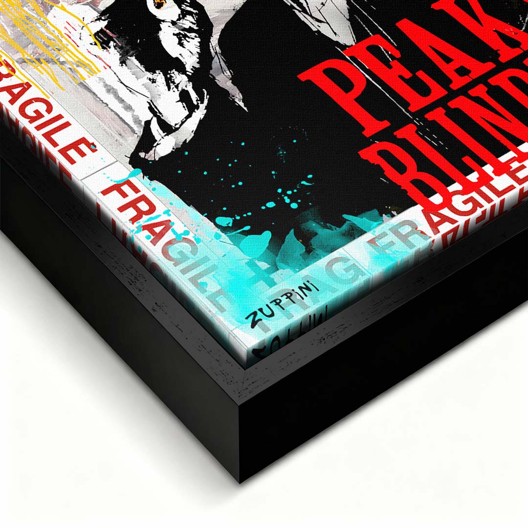 Nowoczesny obraz na płótnie Tommy Shelby z Peaky Blinders. Wydruk galeryjny pop art z czerwonymi napisami Fragile, turkusowym tłem i motywem graffiti.