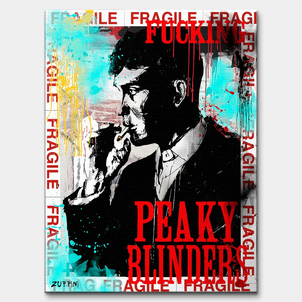 Nowoczesny obraz na płótnie Tommy Shelby z Peaky Blinders. Wydruk galeryjny pop art z czerwonymi napisami Fragile, turkusowym tłem i motywem graffiti.