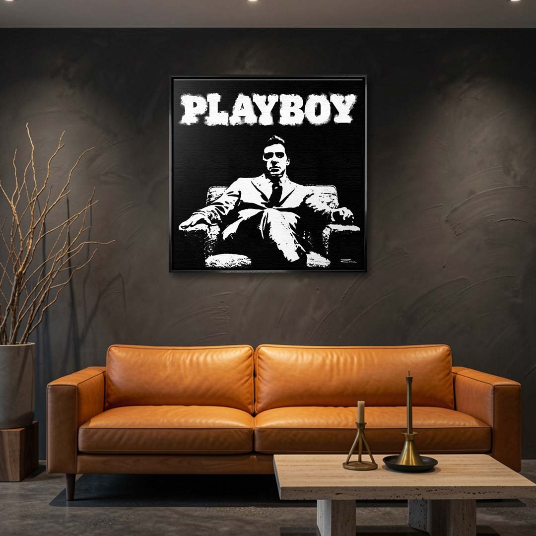 Nowoczesny czarno-biały obraz na płótnie przedstawiający Michaela Corleone z filmu Ojciec Chrzestny pod napisem Playboy. Wydruk galeryjny pop-art.