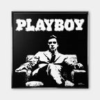 Nowoczesny czarno-biały obraz na płótnie przedstawiający Michaela Corleone z filmu Ojciec Chrzestny pod napisem Playboy. Wydruk galeryjny pop-art.