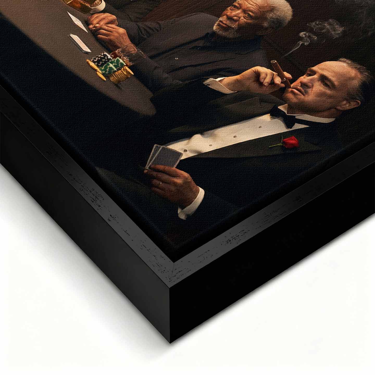 Obraz "Poker Deal" na płótnie przedstawiający sławne postacie grające w pokera: Donald Trump, Andrew Tate, Leonardo DiCaprio (Wilk z Wall Street), Al Pacino (Scarface), Morgan Freeman i Marlon Brando (Ojciec Chrzestny) przy stole pełnym złota i żetonów.