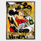 Obraz na płótnie „Drink Donny” w stylu pop-art, przedstawiający kreskówkową postać Myszka Miki z butelką szampana i napisem „Don’t worry, drink Donny” na żółtym tle.