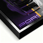 Obraz na płótnie Porsche 911 – widok z góry na kultowy samochód w odcieniach szarości i fioletu, symbol elegancji i motoryzacyjnej pasji.